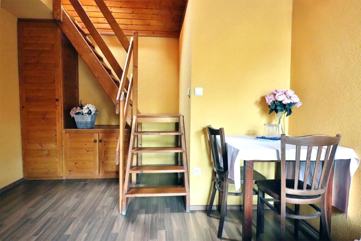Bezmerovsky Dvur Kroměříž Exterior foto