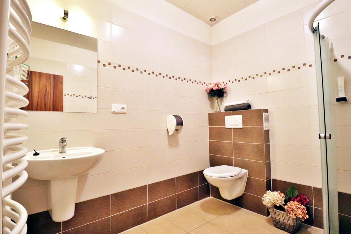 Bezmerovsky Dvur Kroměříž Exterior foto