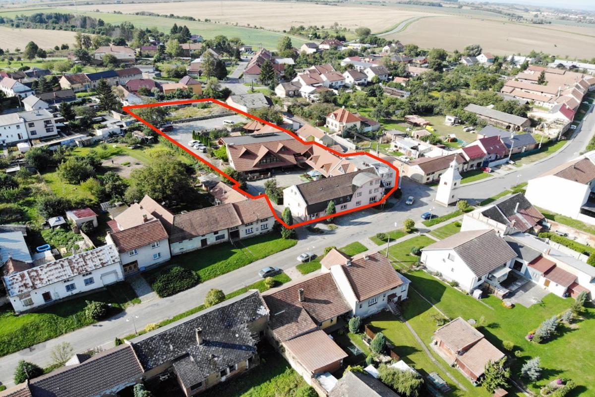 Bezmerovsky Dvur Kroměříž Exterior foto
