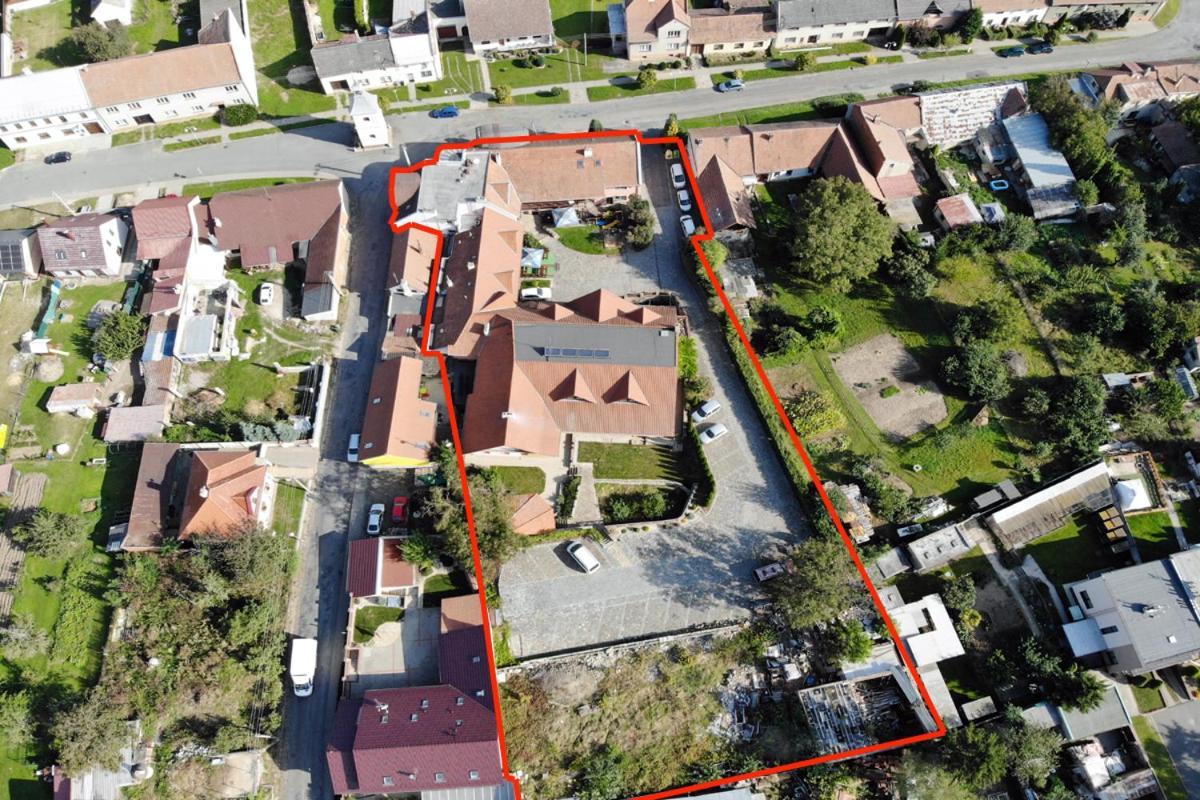 Bezmerovsky Dvur Kroměříž Exterior foto