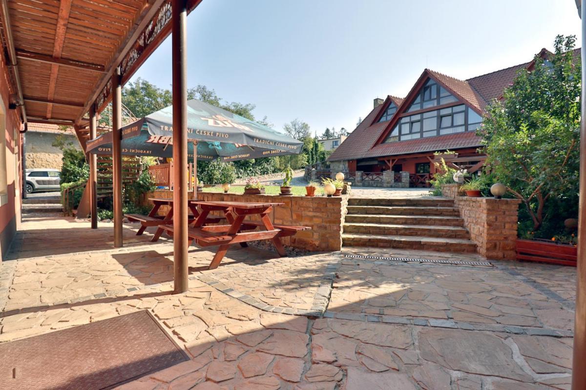 Bezmerovsky Dvur Kroměříž Exterior foto